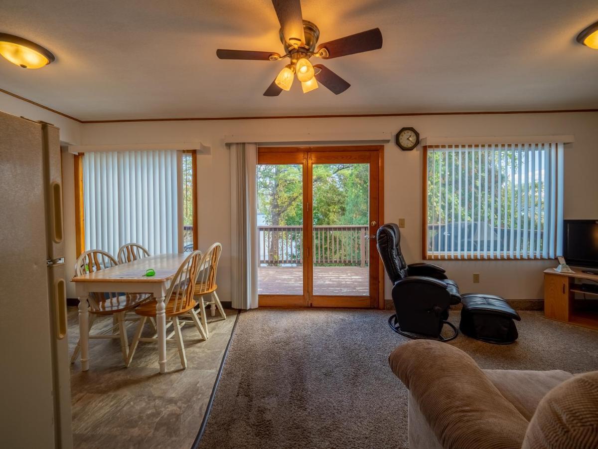 Lake 'N Pines Motel Cooperstown Bagian luar foto