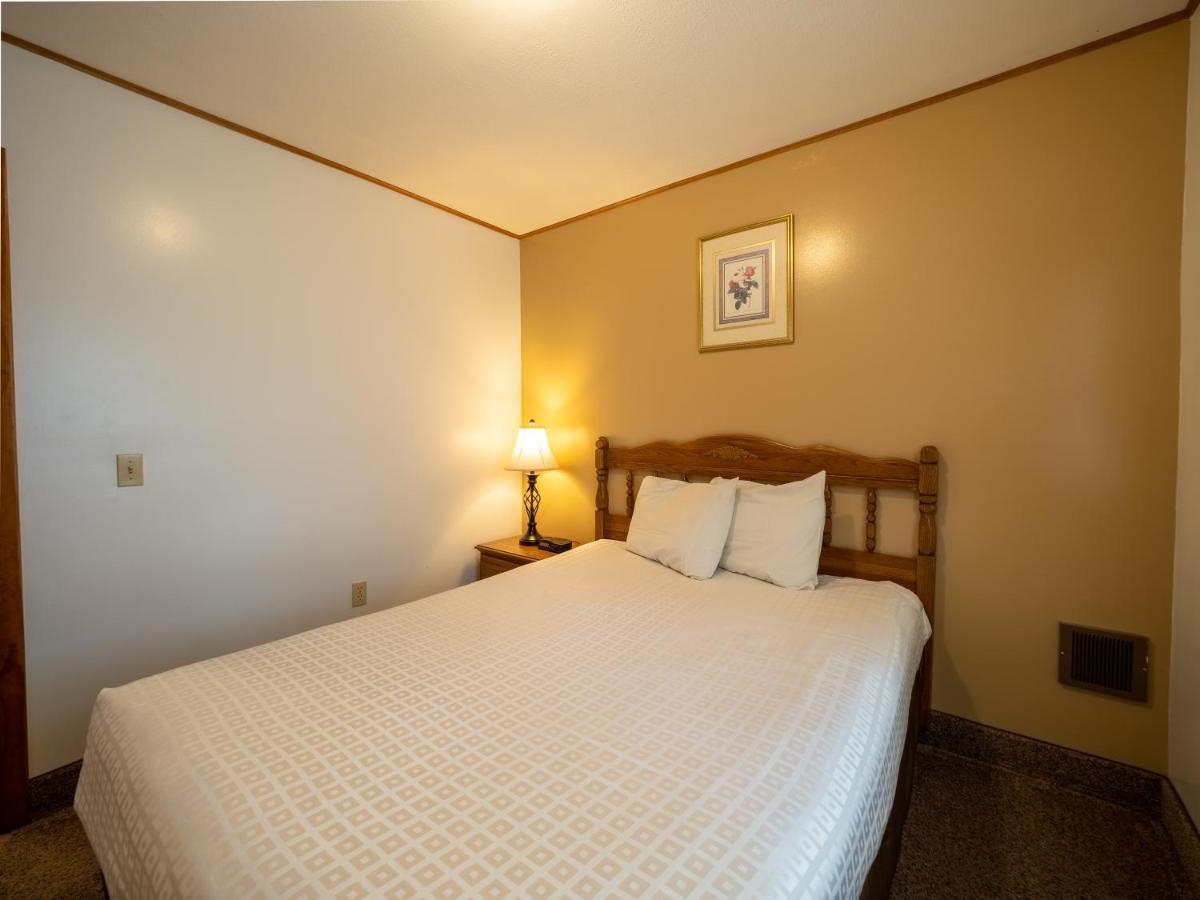 Lake 'N Pines Motel Cooperstown Bagian luar foto