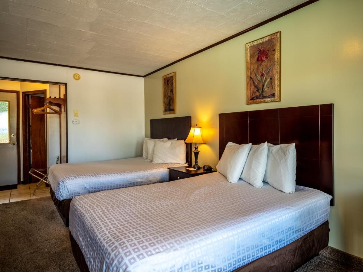 Lake 'N Pines Motel Cooperstown Bagian luar foto