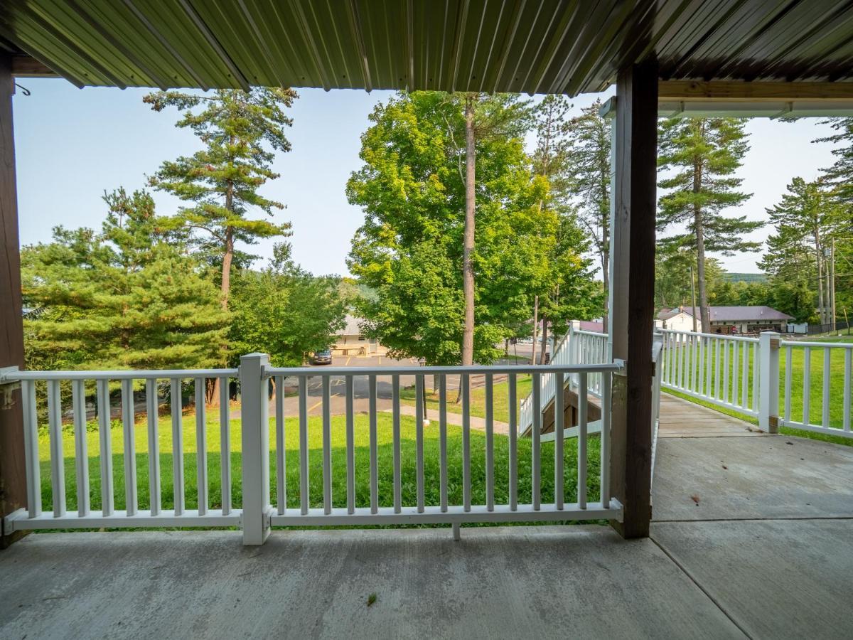 Lake 'N Pines Motel Cooperstown Bagian luar foto