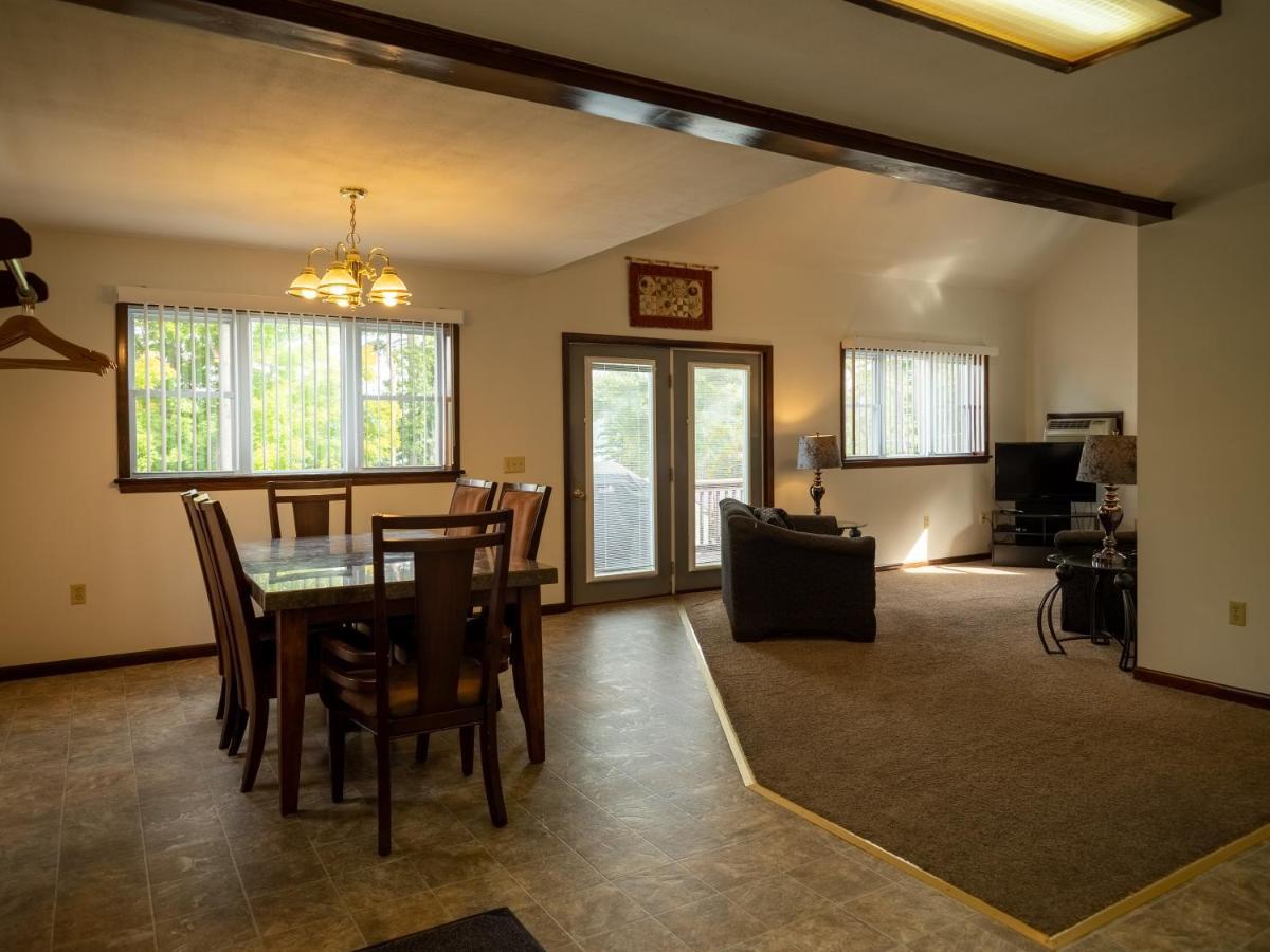 Lake 'N Pines Motel Cooperstown Bagian luar foto