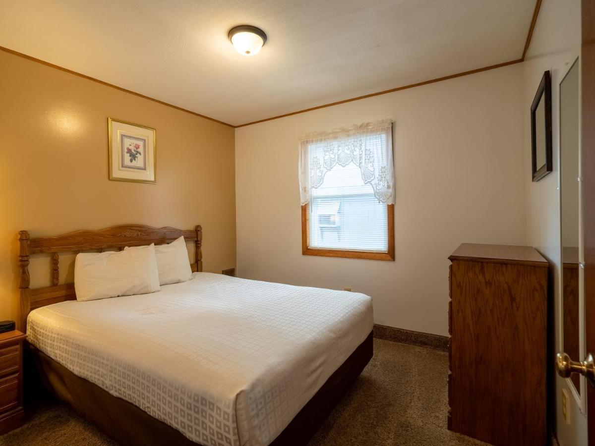 Lake 'N Pines Motel Cooperstown Bagian luar foto