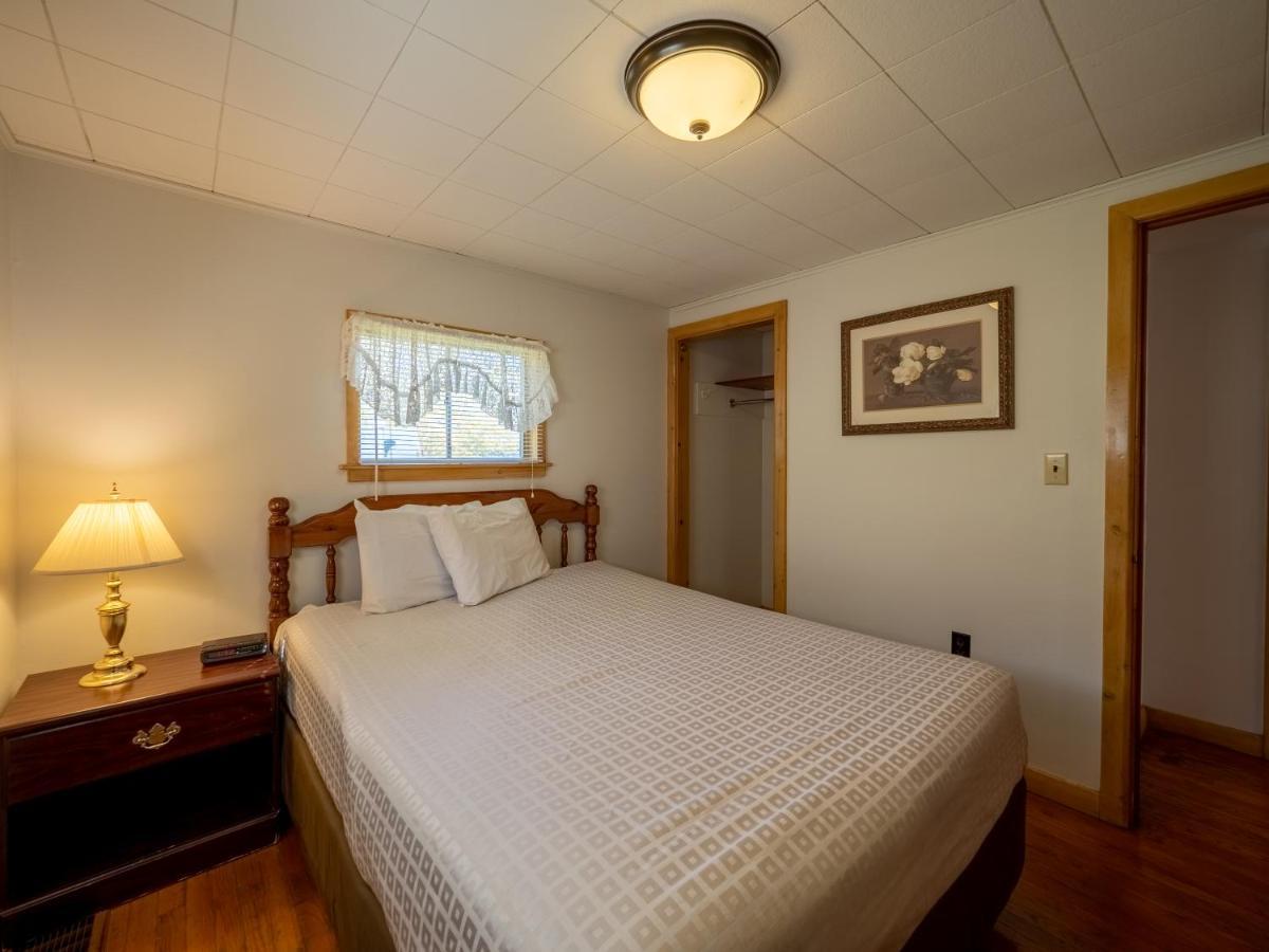 Lake 'N Pines Motel Cooperstown Bagian luar foto