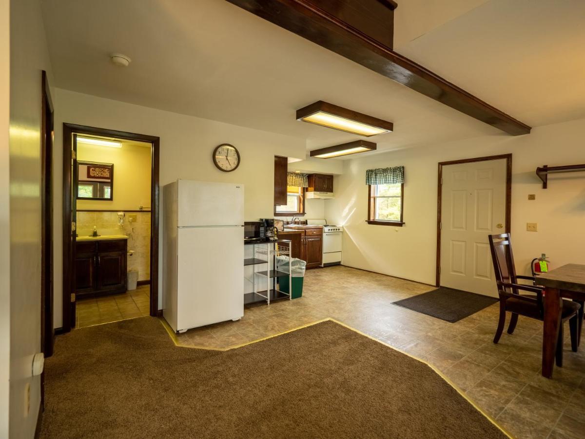 Lake 'N Pines Motel Cooperstown Bagian luar foto